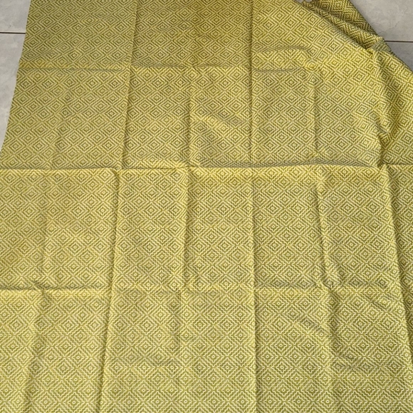 2 Pieces Lisa Audit Fabric 44"x45", 36"x44.5" - Picture 5 of 16